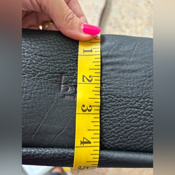 b.o.c. Vegan pebbled like leather shoulder purse in black and brown like new - Picture 8 of 13